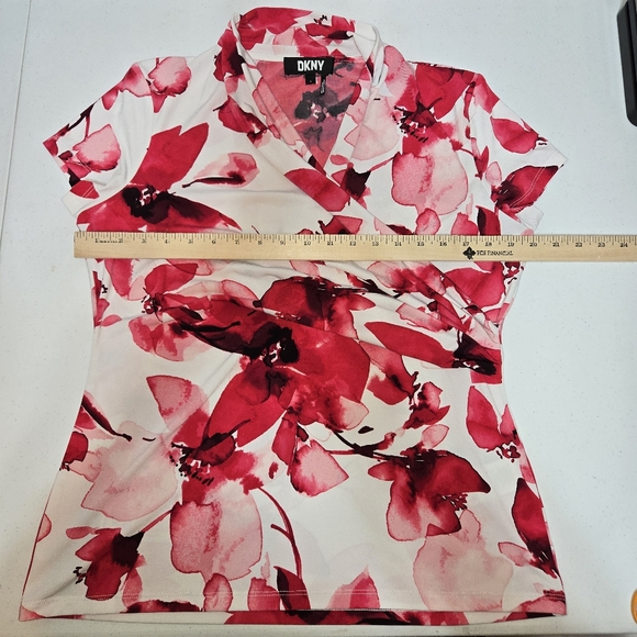 DKNY Wrap Print size Large white, red, and pink - Picture 7 of 8